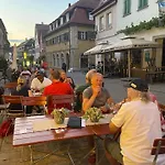 Und Restaurant Neuhauser * فولكاخ