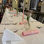 Und Restaurant Neuhauser