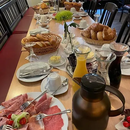 Und Restaurant Neuhauser ホテル フォルカッハ