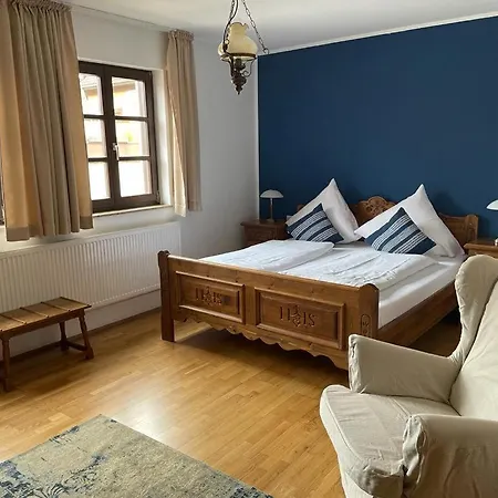 Und Restaurant Neuhauser ホテル *