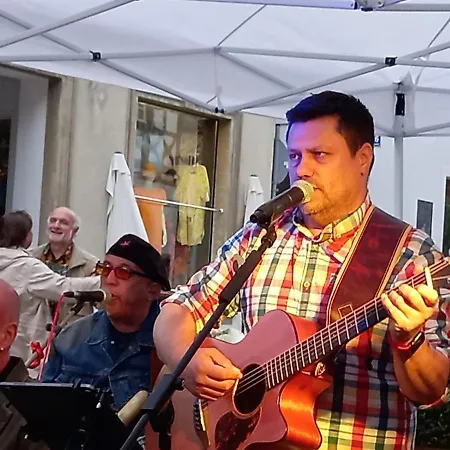 Und Restaurant Neuhauser ホテル *