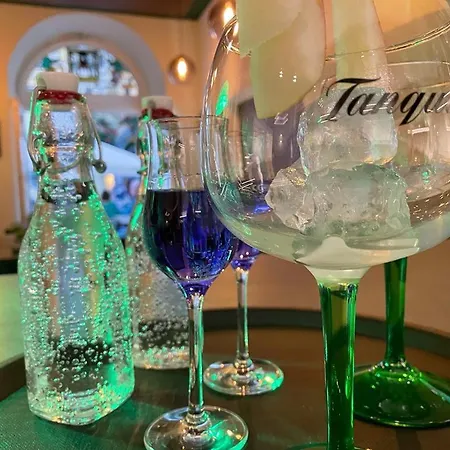 Und Restaurant Neuhauser * فولكاخ