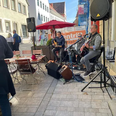 Und Restaurant Neuhauser * フォルカッハ