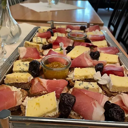 فندق Und Restaurant Neuhauser