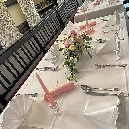 Und Restaurant Neuhauser *